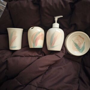 Vintage abstract 4 Pc Ceramic Bathroom Set